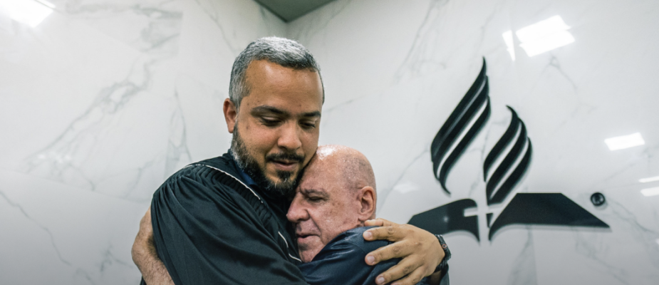 Después de 63 años, el Bautismo de Primavera sigue reuniendo generaciones en busca de esperanza